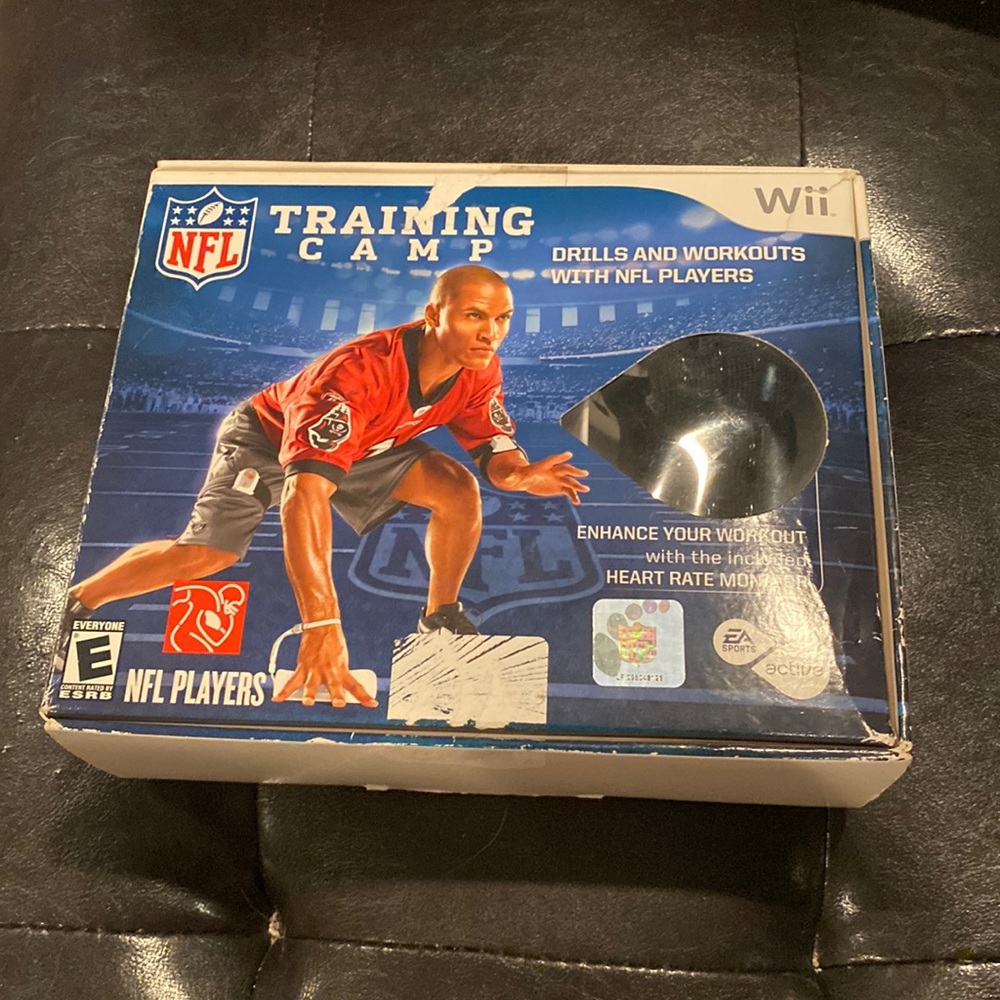NWT NFL Players Wii Training Camp Five Piece Game Set
